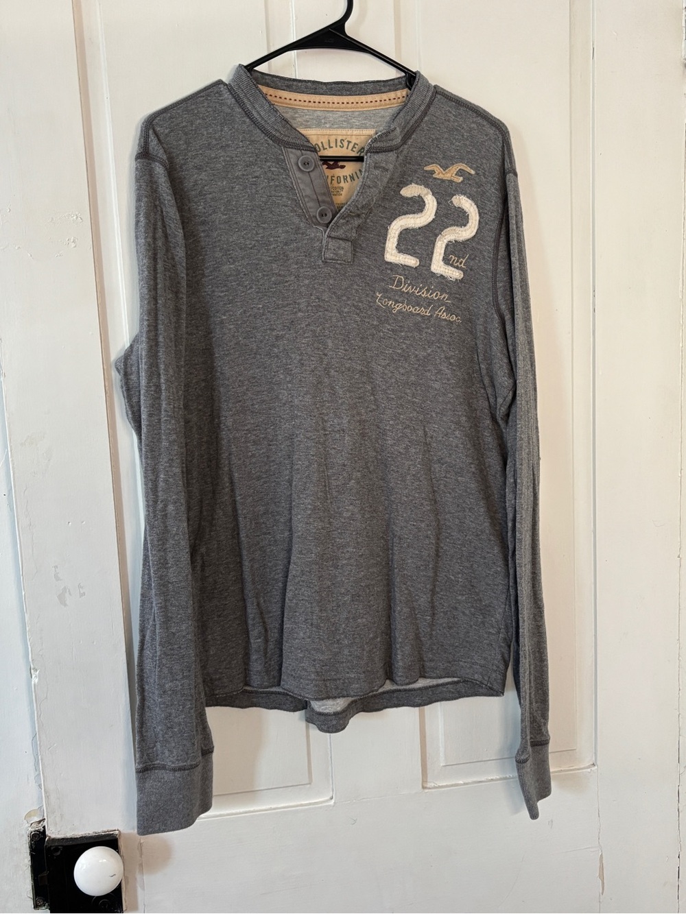 Hollister Men's Long-Sleeve Henley in Heather Gray with Patch Detail VTG Y2K